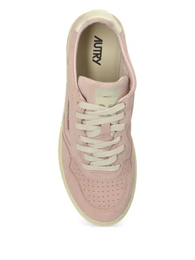 Autry Medalist Low Pink Suede Sneaker