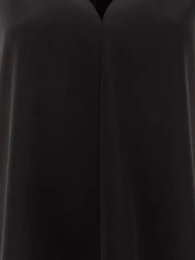 Fit V-neck Sleeveless Top