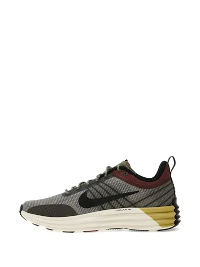 Nike Lunar Roam Sneakers
