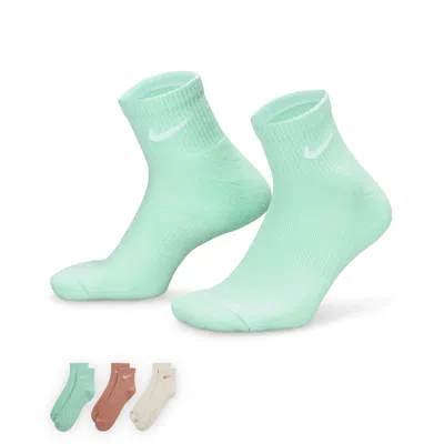 Nike Men's Everyday Plus Cushioned Training Ankle Socks (3 Pairs)