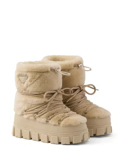 Prada Après-ski-stiefeletten Aus Lammfell In Neutral