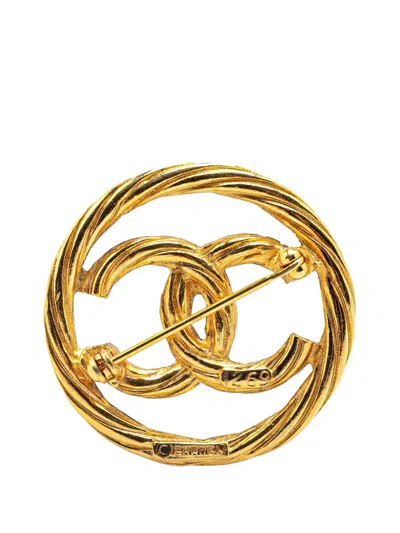 Pre-owned Chanel 20th Century Gold Plated Cc Round Brooch Costume Brooch