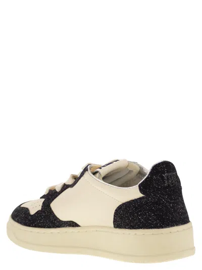 Autry Medalist Low Sneakers With Two Tone Glitter In White