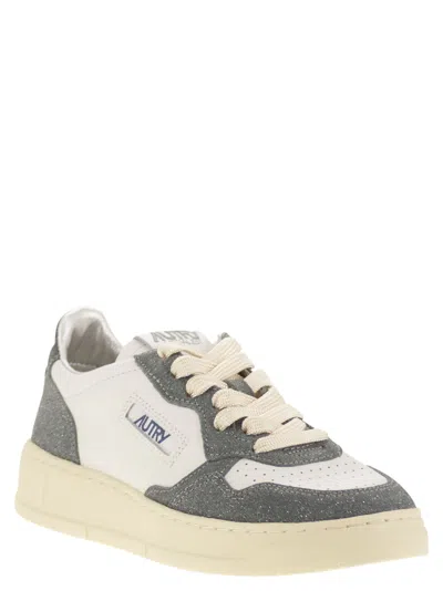 Autry Medalist Low Sneakers With Two Tone Glitter In White