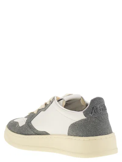 Autry Medalist Low Sneakers With Two Tone Glitter In White