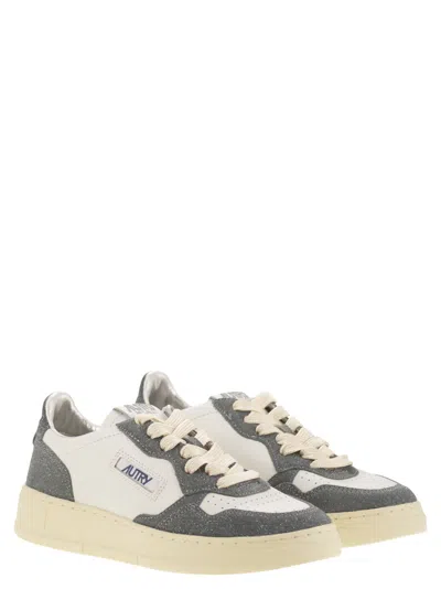 Autry Medalist Low Sneakers With Two Tone Glitter In White