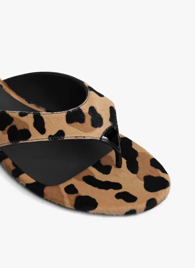 Alaïa Infradito Leopard Print Slippers