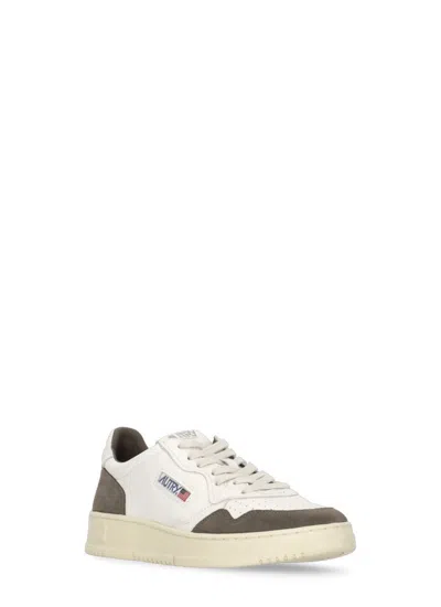 Autry 'medalist Low' White Low Top Sneakers With Side Logo Detail In Leather And Suede Man In White