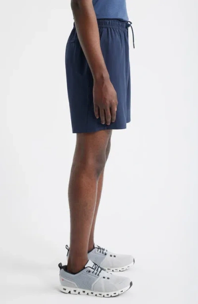 Zella Zelstretch 7-inch Perforated Shorts In Blue