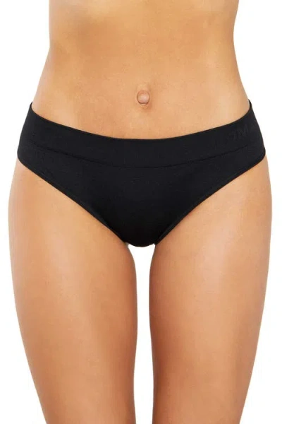 Ldma Low Hide Ribbed Thong In Black