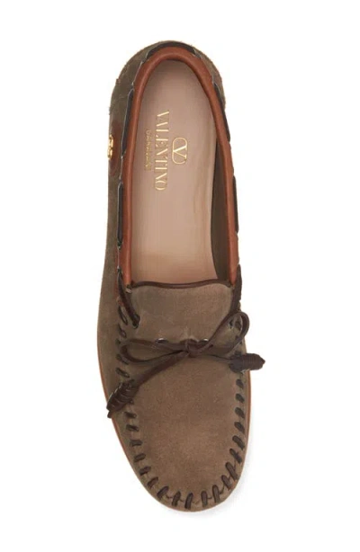 Valentino Garavani Palm Avenue Crust Leather Boat Shoes In Brown
