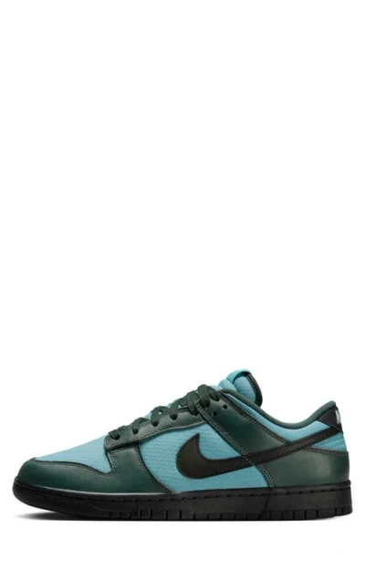 Nike Dunk Low Retro Se Basketball Sneaker