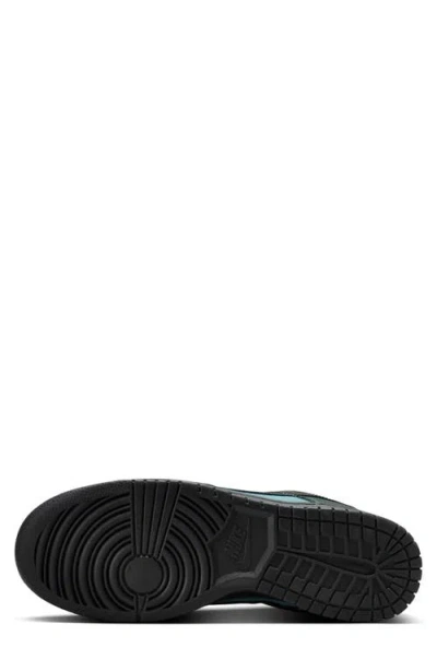 Nike Dunk Low Retro Se Basketball Sneaker