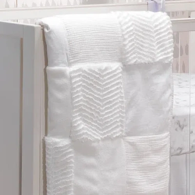 Lambs & Ivy Signature White Luxury Textured Patchwork Crib/toddler Quilt