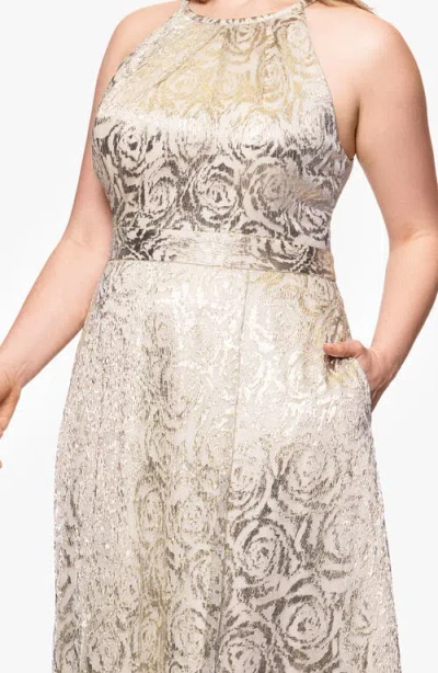 Betsy & Adam Rose Crinkle Foil Sleeveless Gown