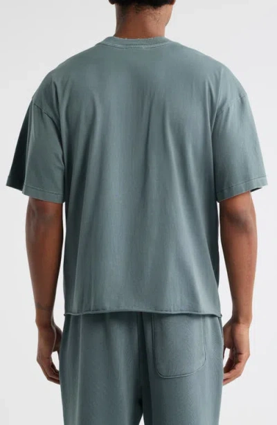 Elwood Core Oversize Crop Cotton T-shirt In Green
