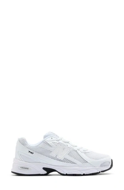 New Balance Gender Inclusive 740 Sneaker