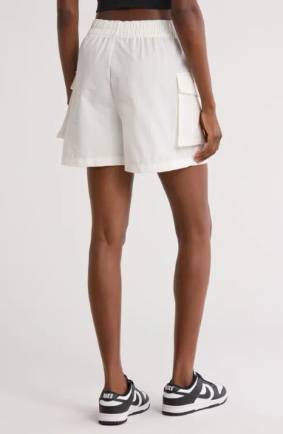 Nike Sportswear Essential Woven High Waist 5-inch Cargo Shorts