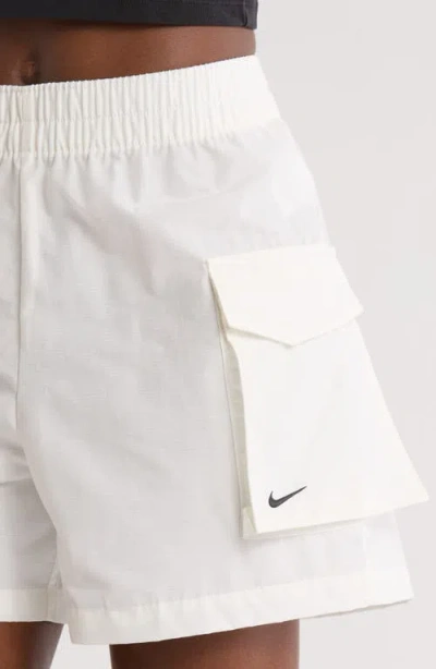 Nike Sportswear Essential Woven High Waist 5-inch Cargo Shorts