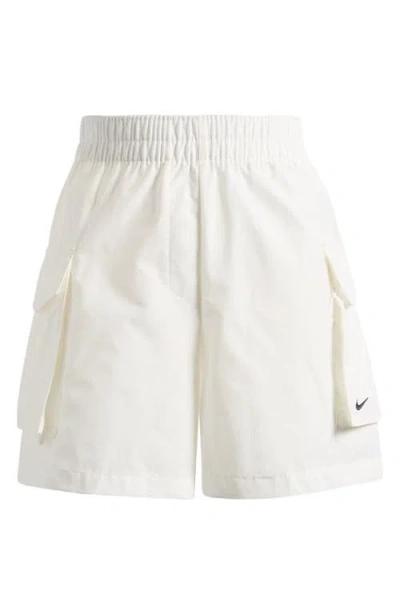 Nike Sportswear Essential Woven High Waist 5-inch Cargo Shorts
