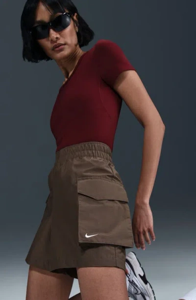 Nike Sportswear Essential Woven High Waist 5-inch Cargo Shorts