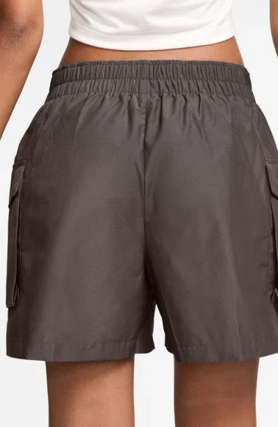 Nike Sportswear Essential Woven High Waist 5-inch Cargo Shorts