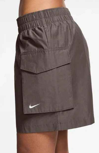 Nike Sportswear Essential Woven High Waist 5-inch Cargo Shorts