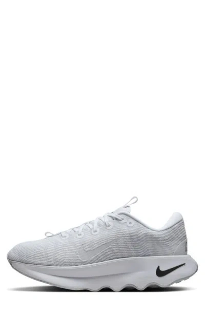 Nike Motiva Walking Sneaker