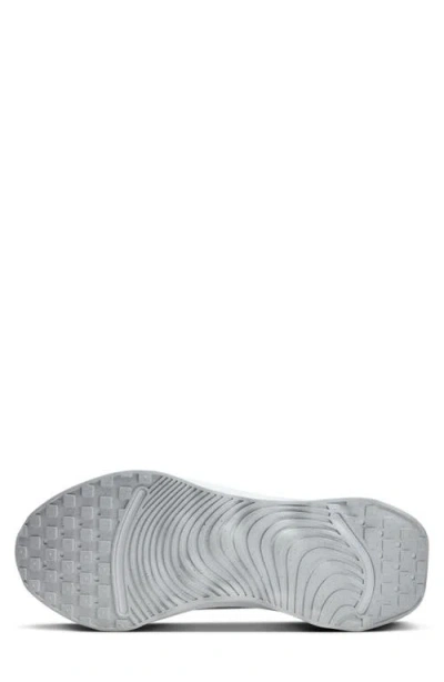 Nike Motiva Walking Sneaker