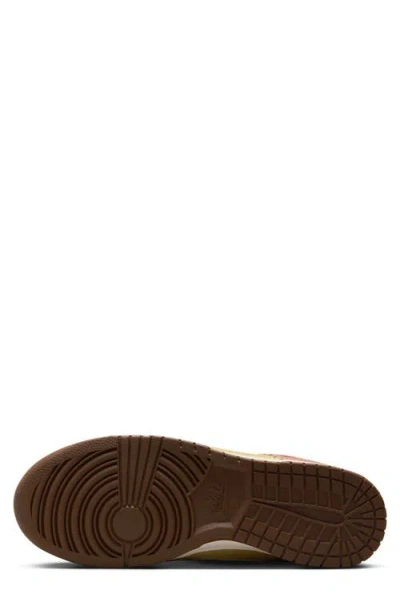 Nike Dunk Low Se Basketball Sneaker