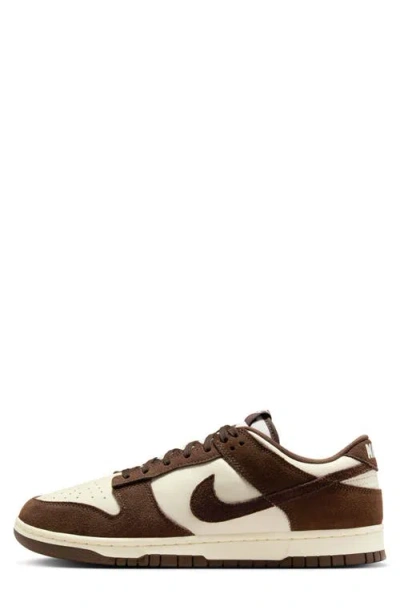 Nike Dunk Low Se Basketball Sneaker