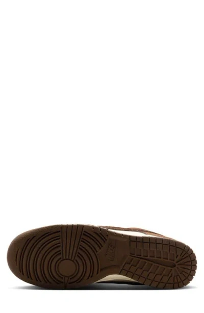 Nike Dunk Low Se Basketball Sneaker