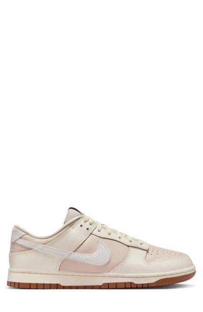 Nike Dunk Low Se Basketball Sneaker In White