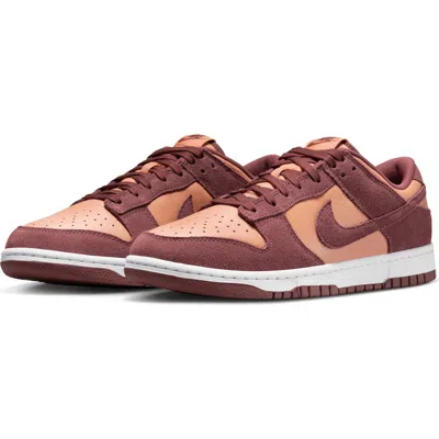 Nike Dunk Low Se Basketball Sneaker