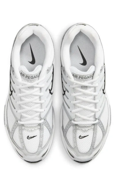 Nike Air Pegasus 2005 Sneaker