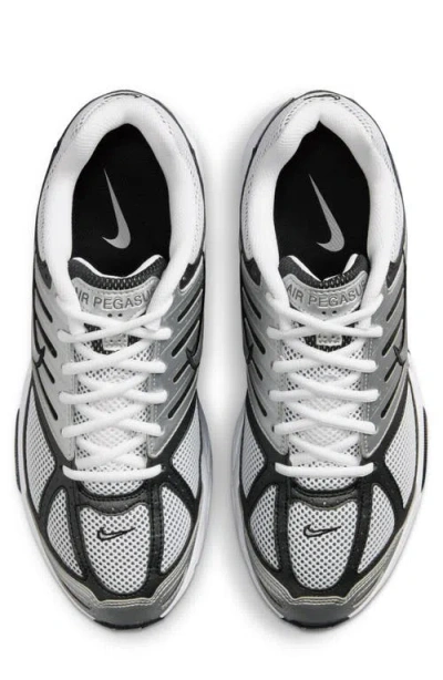 Nike Air Pegasus 2005 Sneaker