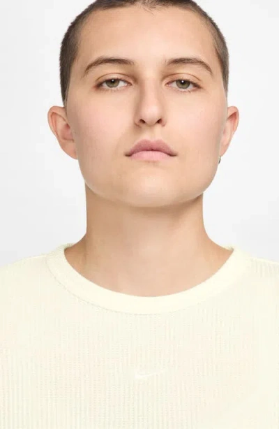 Nike Sportswear Chill Thermal T-shirt
