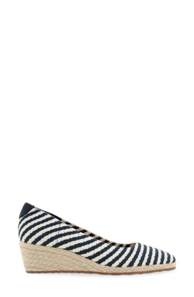 Aerosoles Roma Wedge Pump