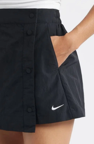 Nike Sportswear Essential Water Repellent Woven Skort