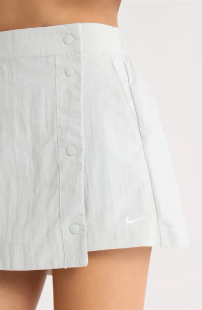 Nike Sportswear Essential Water Repellent Woven Skort