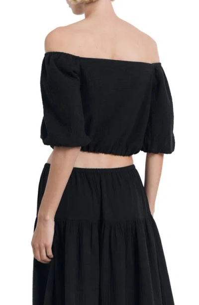 Mango Puffed Off The Shoulder Crop Top In Black