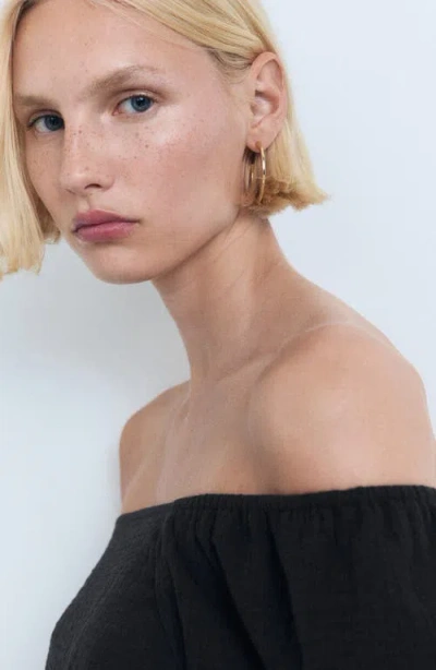 Mango Puffed Off The Shoulder Crop Top In Black