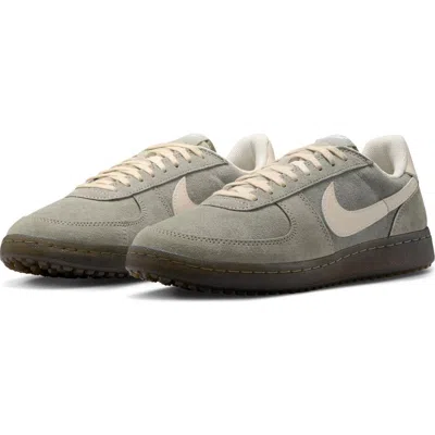 Nike Field General Sneaker