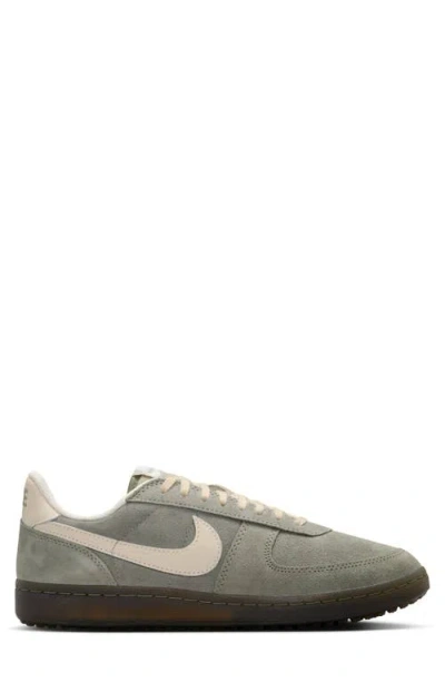 Nike Field General Sneaker