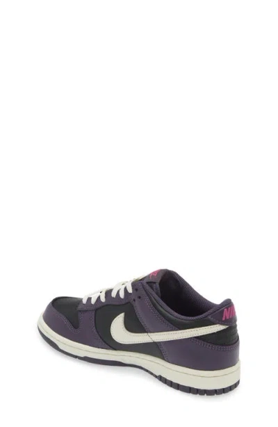 Nike Kids' Dunk Low Basketball Sneaker
