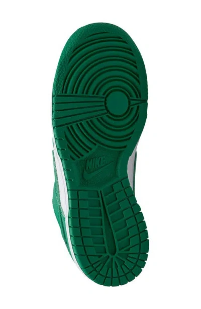 Nike Kids' Dunk Low Basketball Sneaker