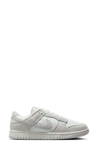 Nike Dunk Low Basketball Sneaker