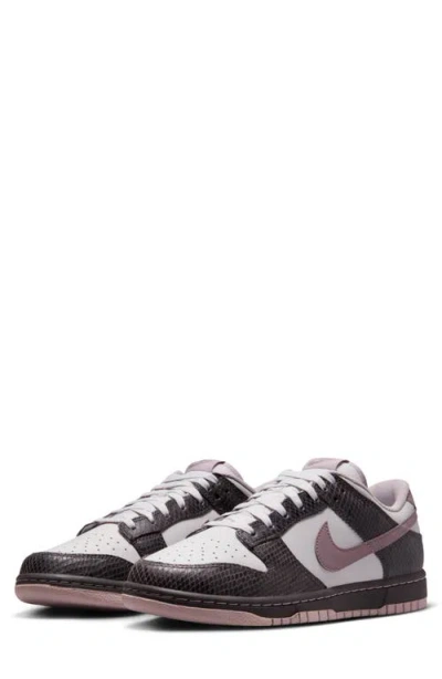 Nike Dunk Low Retro Se Basketball Sneaker