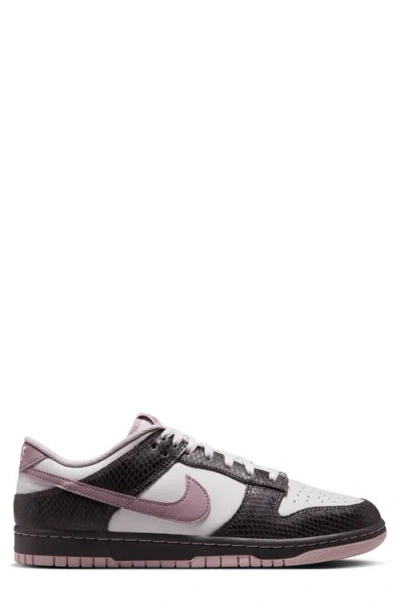 Nike Dunk Low Retro Se Basketball Sneaker