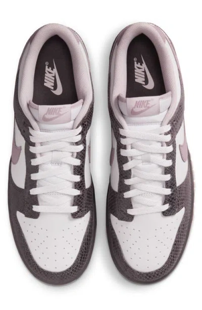 Nike Dunk Low Retro Se Basketball Sneaker